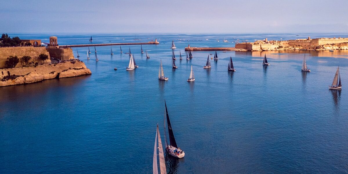 Why Full Displacement Hulls Dominate Ocean Crossings