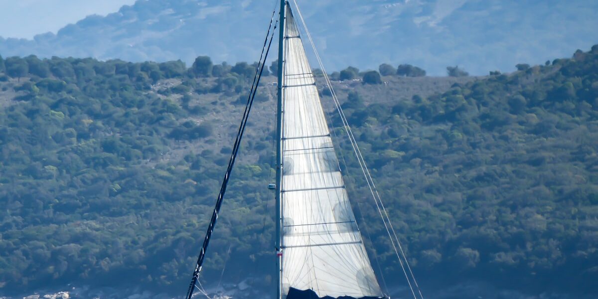 Deep-V vs Catamaran Hull Design Compared