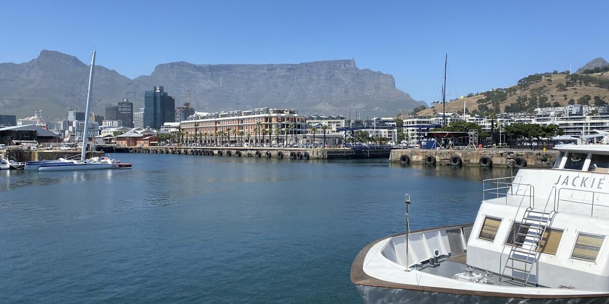 Mastering Close-Quarters Boat Docking