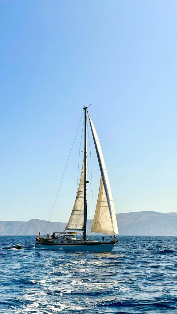 4K Screens and Satellite TV: Entertainment Systems for Life Aboard